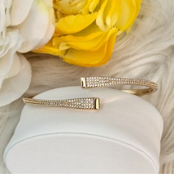 Gold Bangle Bracelet with Micro Pave Diamonds NEW! - Picture 4 of 12